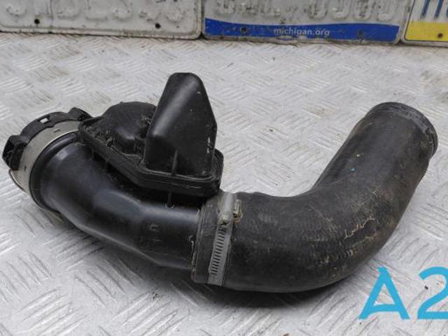 Патрубок воздушный, выход из турбины/компрессора (наддув) 32325480 VOLVO