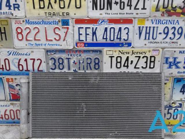 Конденсатор системы охлаждения 32339858 VOLVO
