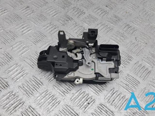 VOLVO 32353631 Замок водительской двери в наличии Кривой Рог