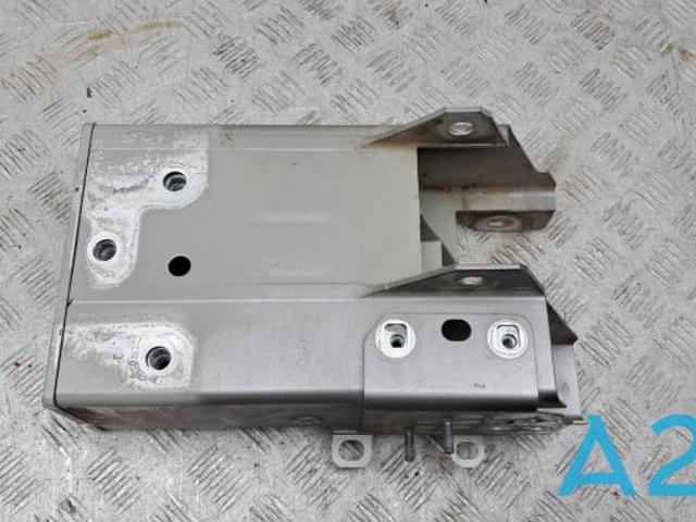 Кронштейн усилителя переднего бампера 32377069 VOLVO