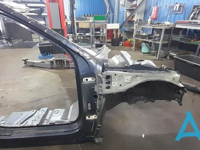 Панель брызговика (лонжерона) моторного отсека, правая 32405119 VOLVO