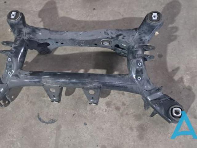 Поперечина задней подвески 33306851658 BMW