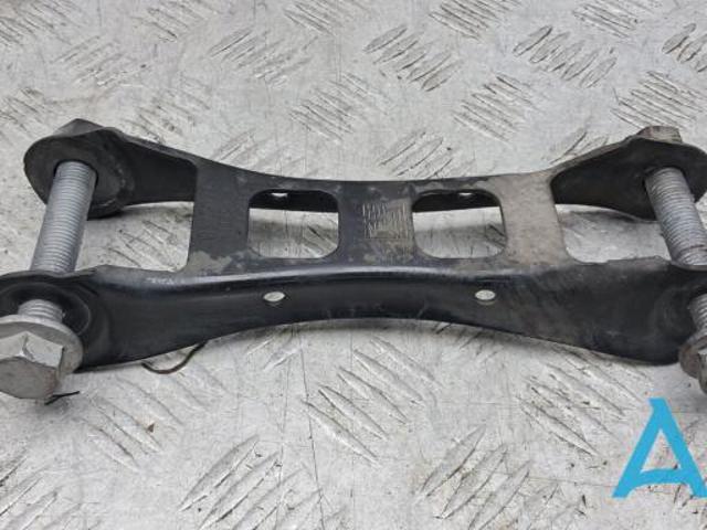 Балансир подвески задний левый 33306867881 BMW