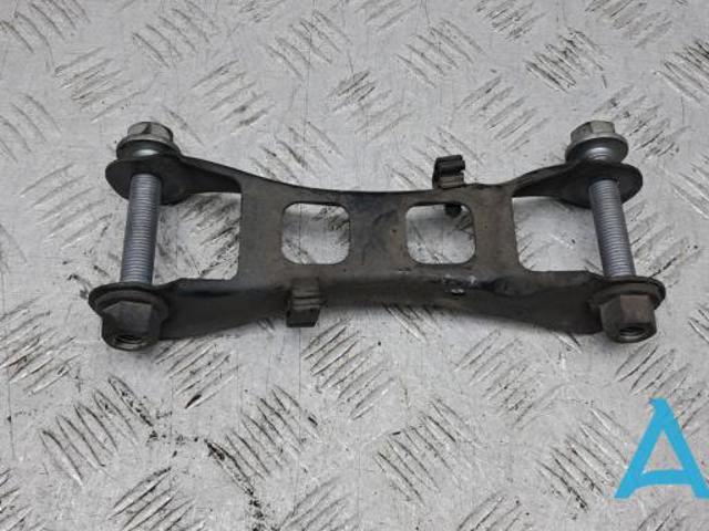 Балансир подвески задний правый 33306867882 BMW