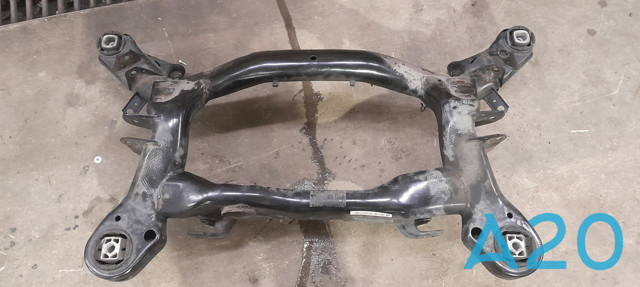 Балка задней подвески, подрамник 33316792474 BMW