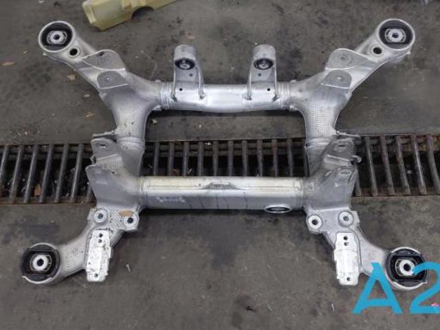 Поперечка задней подвески 33316799103 BMW
