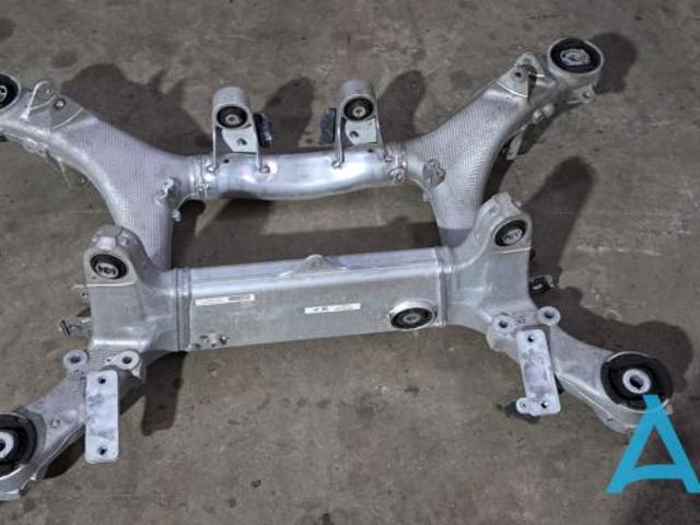 Поперечка задней подвески 33316861201 BMW