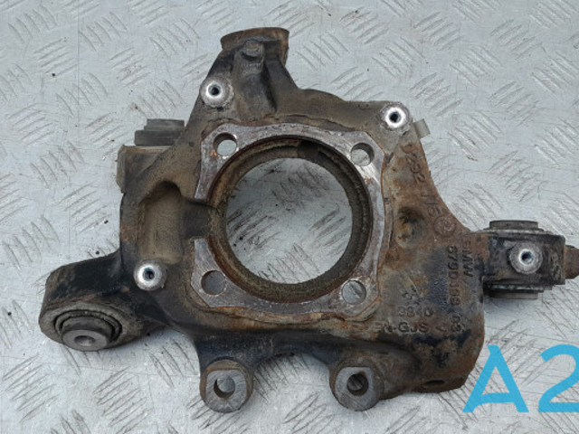 Цапфа поворотная правая 33406797570 BMW