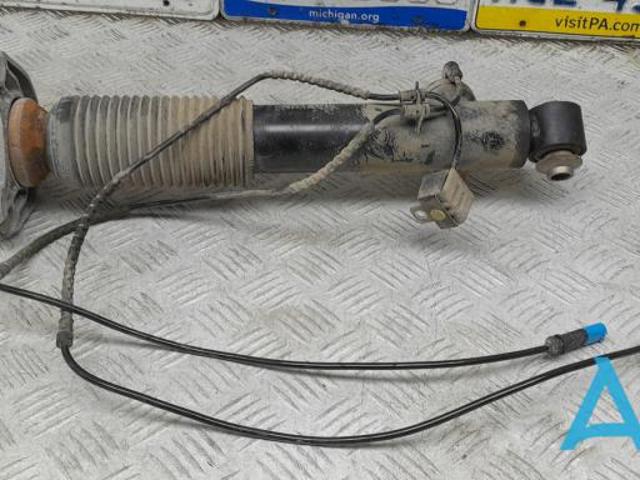 Задний левый амортизатор 37106875089 BMW