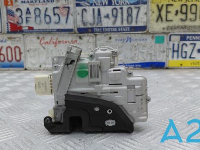 Замок задней правой двери  3C4839016D VAG