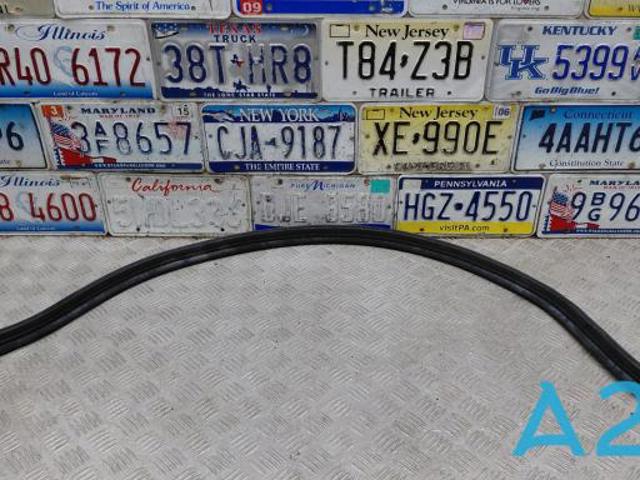 Уплотнитель под капот 3CM823723 VAG