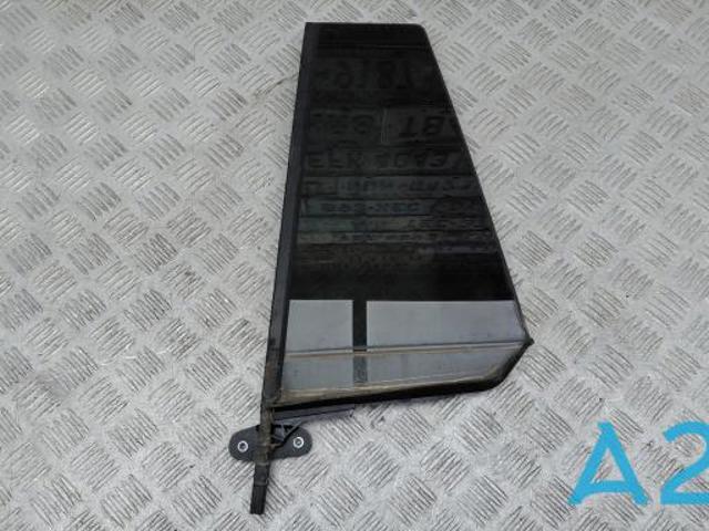 Стекло-форточка двери, задней, левой 3CN845213 VAG