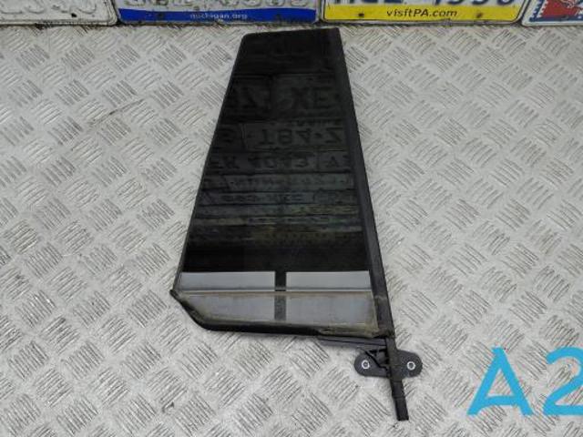 Стекло-форточка двери, задней, правой 3CN845214 VAG