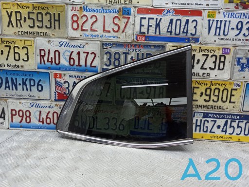 Стекло багажного отсека, правое 3CN845298GNVB VAG