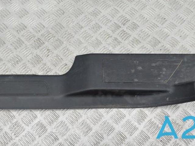 Накладка дверного порога внутренняя, задняя левая 3CN853369C82V VAG