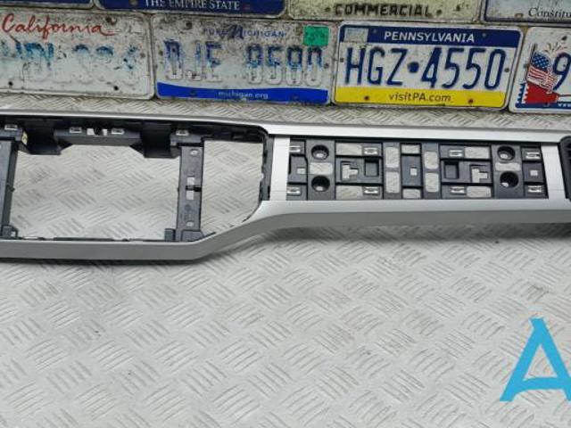 Молдинг (накладка) приборной панели "торпедо", центральный 3CN858416KWBZ VAG
