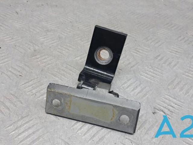 Петля передней двери левая 41007377547 BMW