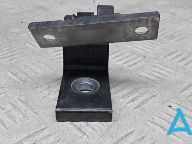 Петля передней двери правая 41517176848 BMW