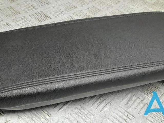 Подлокотник центральной консоли 42736286 GM