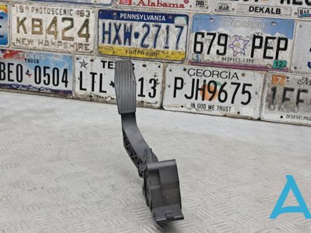 Педаль акселератора 42757539 GM