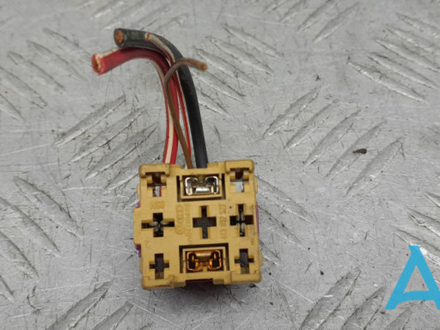 Монжатный блок реле Ауди А6 C5