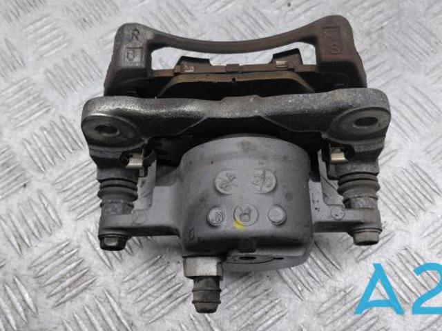 Суппорт тормозной передний правый 4773047060 TOYOTA