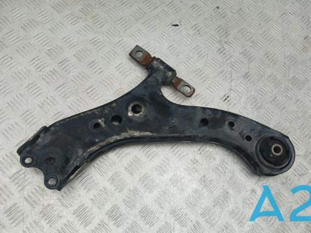 Рычаг передней подвески нижний, правый 4806842070 TOYOTA