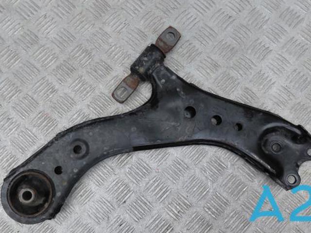 Левый рычаг передней нижней подвески 4806906200 TOYOTA