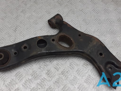 Левый рычаг передней нижней подвески 480690R030 TOYOTA