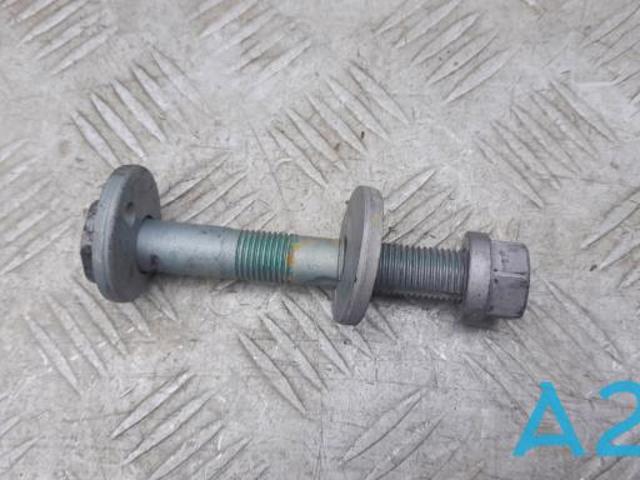 Болт крепления заднего нижнего рычага, внутренний 4840906010 TOYOTA