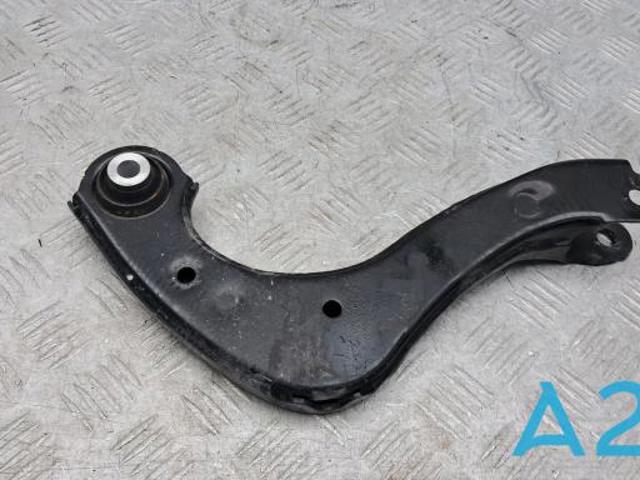 Рычаг подвески задний правый 4877006010 TOYOTA