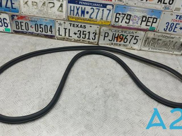 Уплотнитель двери задней, (на кузове) 4KE833721A VAG