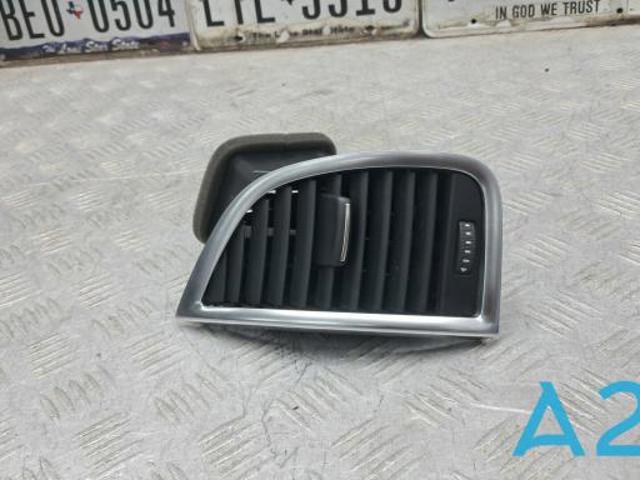 Решетка воздуховода левая 4L0820901T3Q7 VAG
