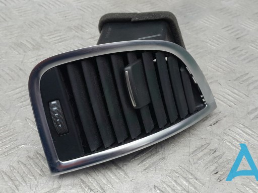 Решетка воздуховода правая 4L0820902T3Q7 VAG