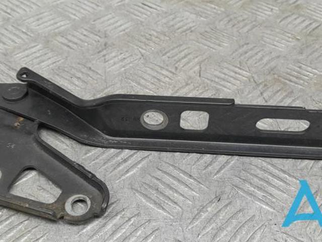 Левая петля капота 4L0823301 VAG