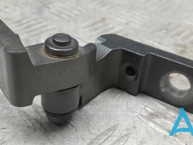 Петля передней двери правая 4L0831402A VAG