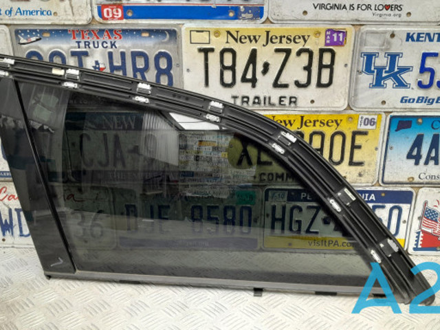 Стекло багажника, левое 4L0845299RNVB VAG