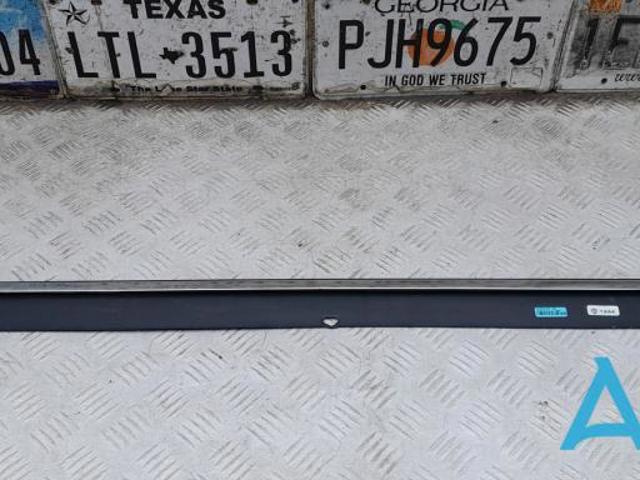 Молдинг заднего стекла, правый 4L0853764E2ZZ VAG