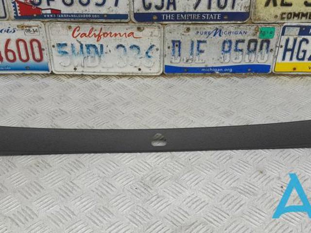 Облицовка багажника пятой двери 4L0867606C4PK VAG