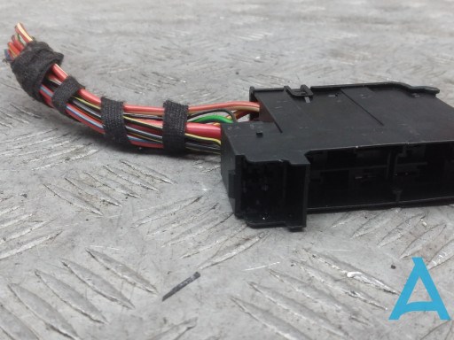 4L0941824 VAG Блок предохранителей задний салонный купить в Чернигов