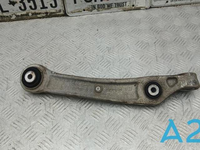 Правый рычаг передней нижней подвески 4M0407152L VAG