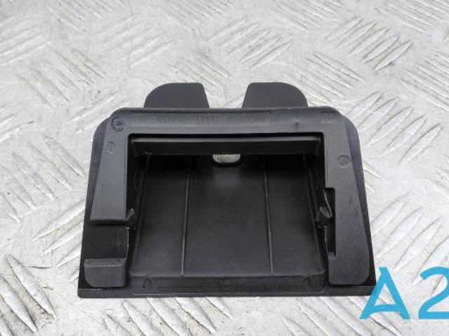 Накладка на крышку багажника 4M0827520 VAG