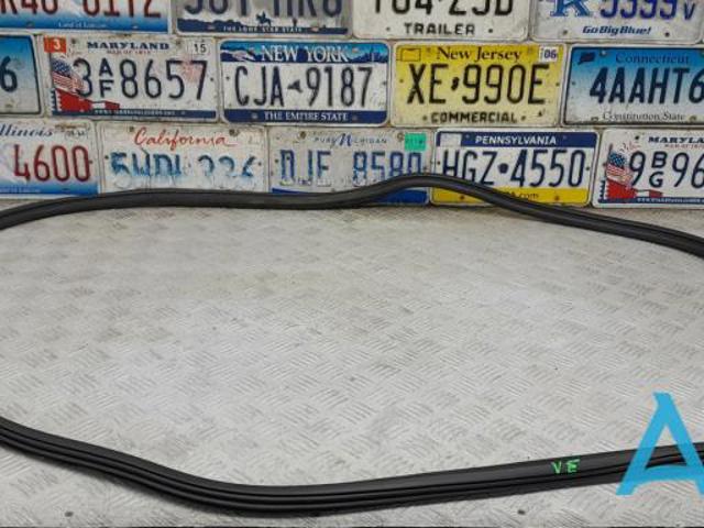 Уплотнитель двери задней, (на кузове) 4M0833721D VAG