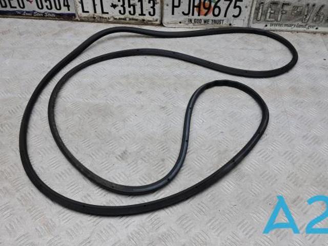 Прокладка двери передней 4M0837911C VAG