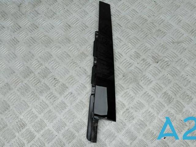 Накладка задней двери, левой, вертикальная 4M0839901 VAG