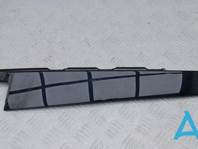 Накладка задней двери, правой, вертикальная 4M0839902 VAG