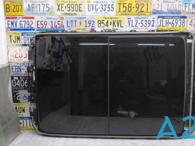 Детали люков облицовки кузова 4M0877049D VAG