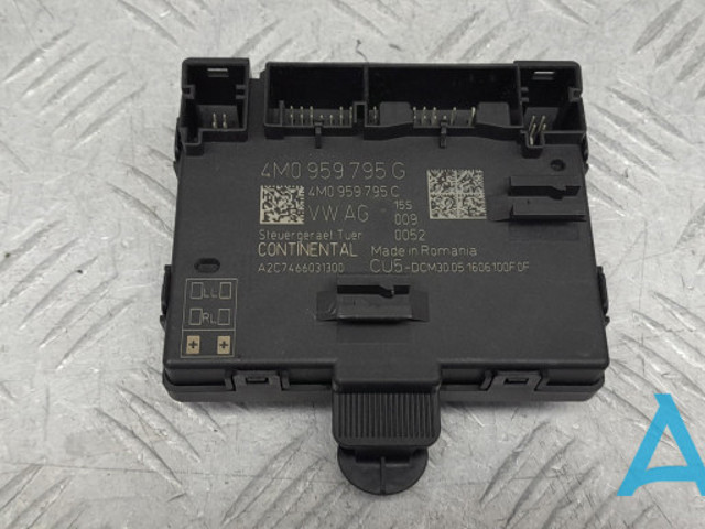 VAG 4M0959795G Блок комфорта задней двери в наличии Черкассы