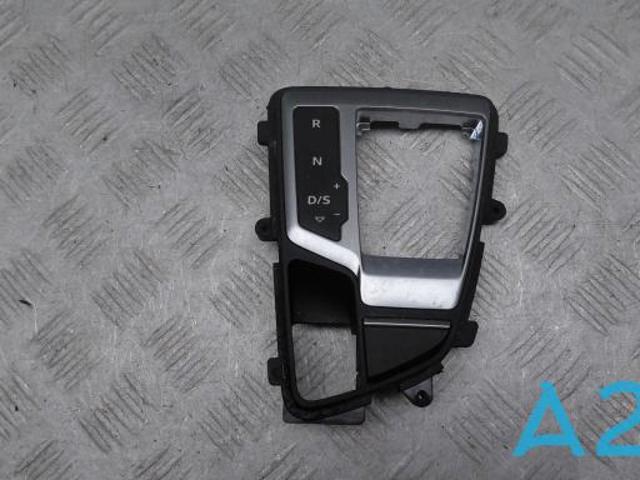Накладка консоли рычага переключения передач АКПП 4M1713111FMNC VAG