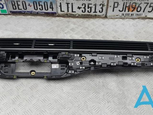 Решетка вентиляции салона на "торпедо" 4M1820902N6PS VAG